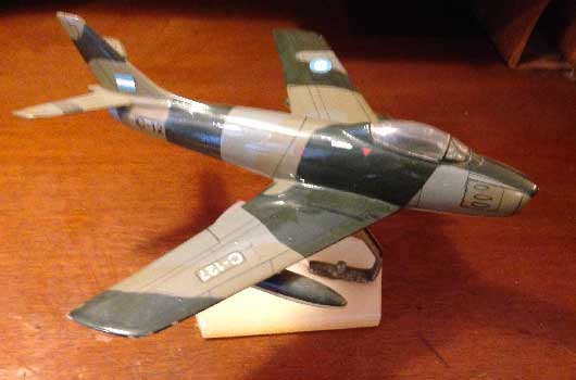 antiquariato: modellino aereo da guerra