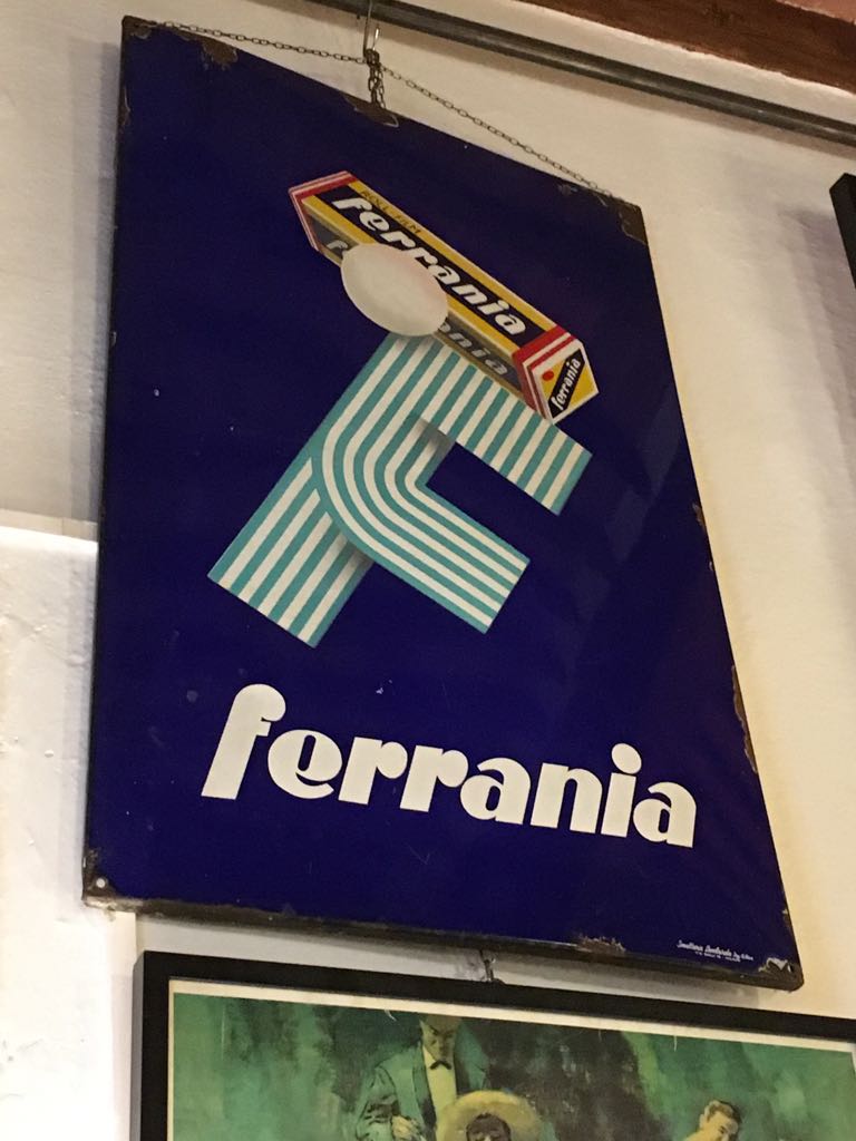antiquariato: targa in metallo Ferrania
