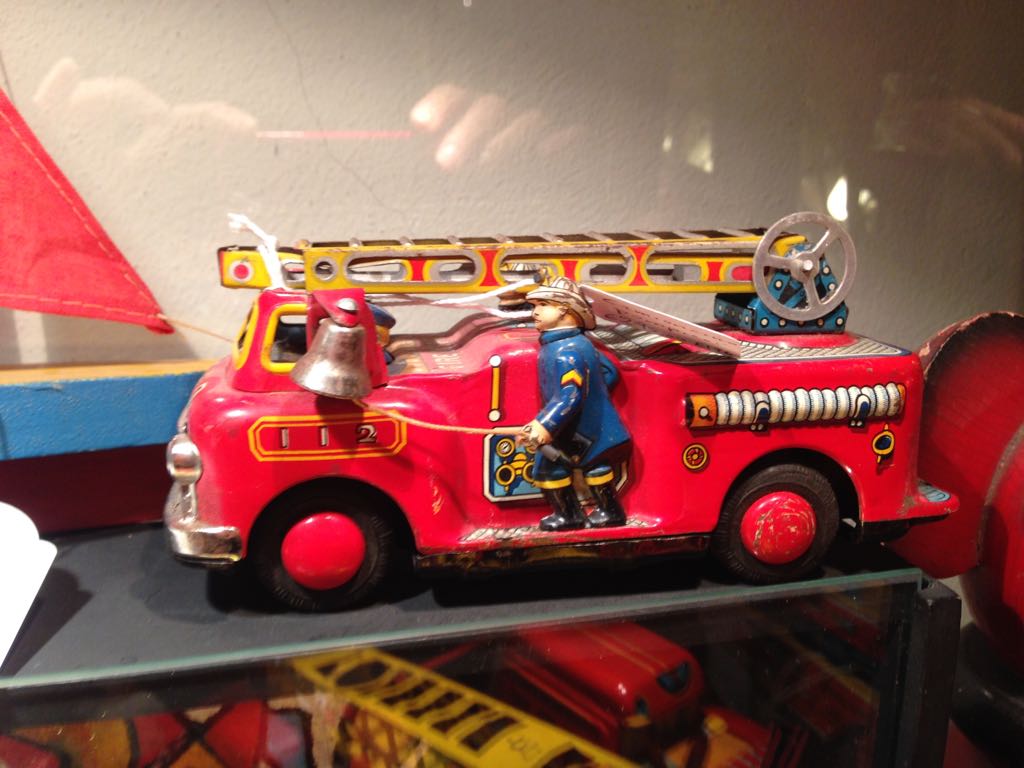 antiquariato: canned fire truck