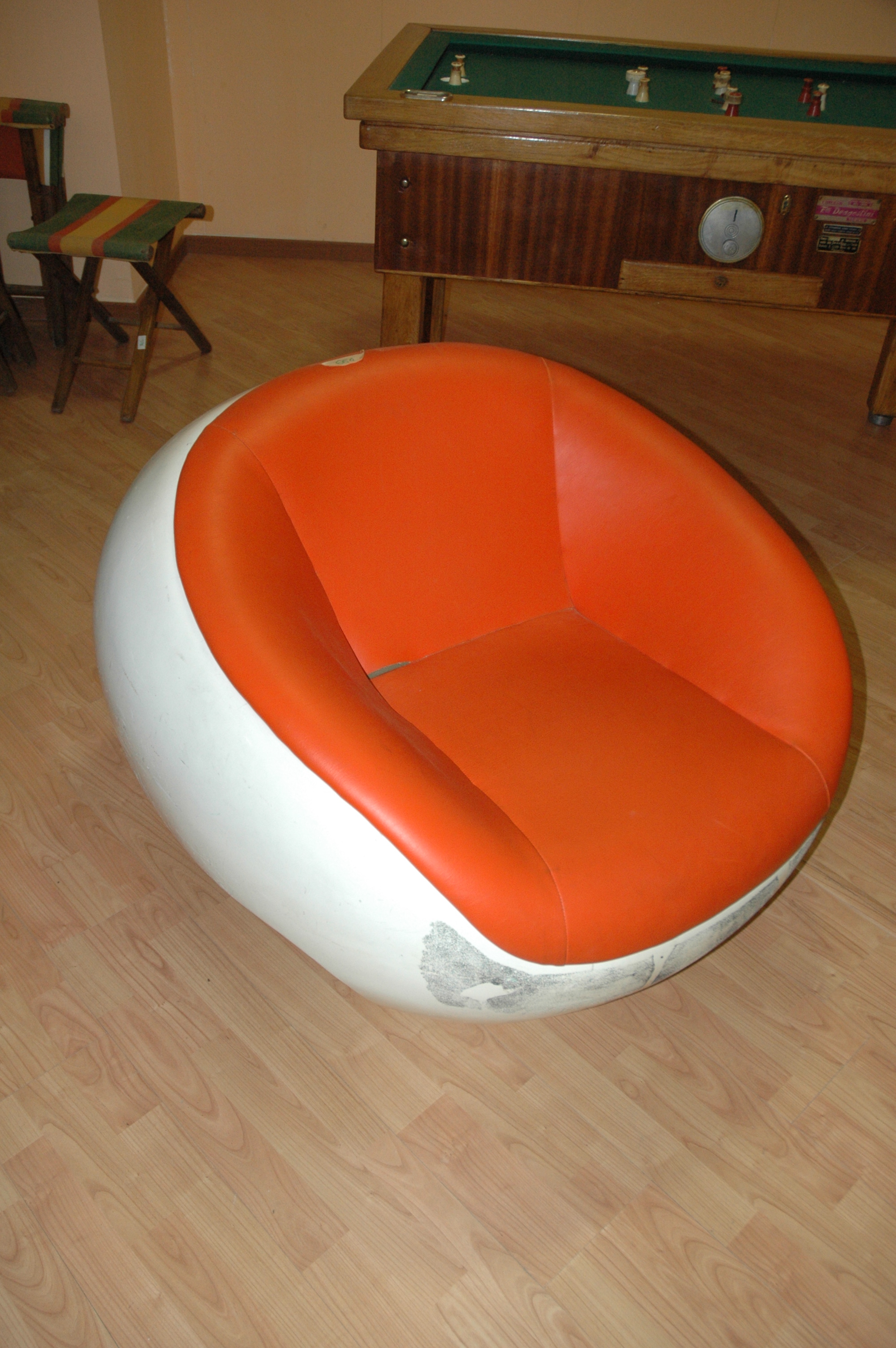 antiquariato: Egg armchair