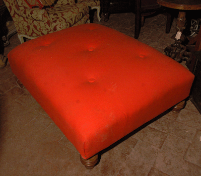 antiquariato: Grande Pouff in legno e stoffa rossa