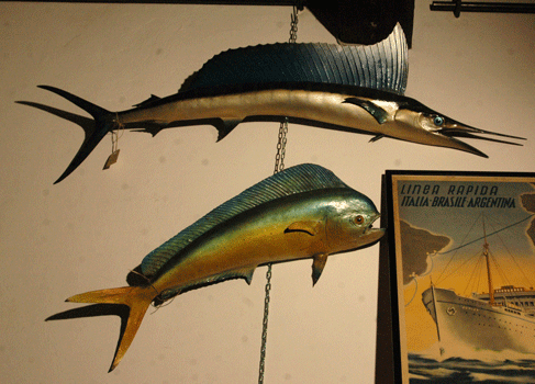 antiquariato: Pesci in legno dipinto