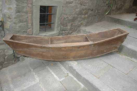 antiquariato: Piccola barca in legno da laghetto