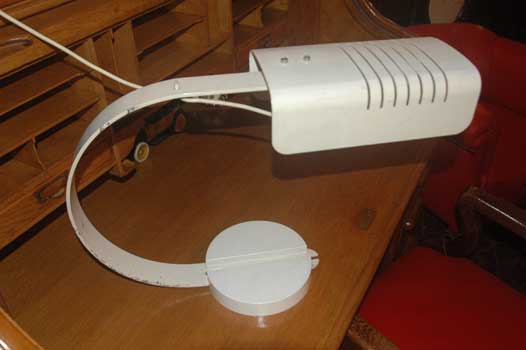 antiquariato: Arch lamp, in white metal