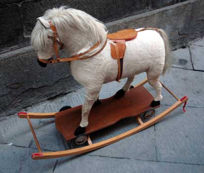 antiquariato: Cavallo a dondolo
