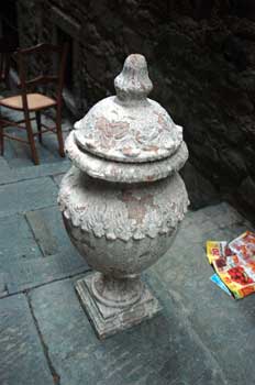 antiquariato: Terracotta vase