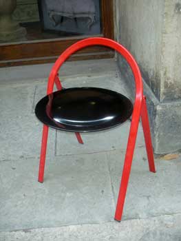 antiquariato: Sedia pieghevole in metallo rosso e nero, C2