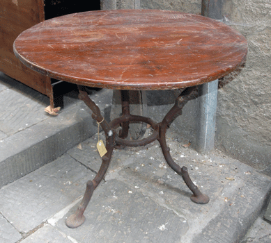 antiquariato: Tavolo con gambe in ferro, simile ad albero, piano in legno