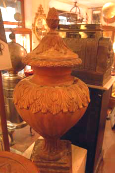 antiquariato: Terracotta vase