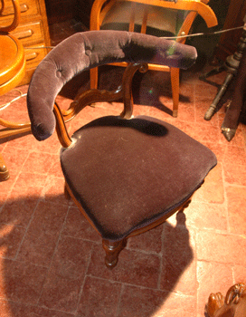 Antique armchair, in walnut and velvet, end of XIX century