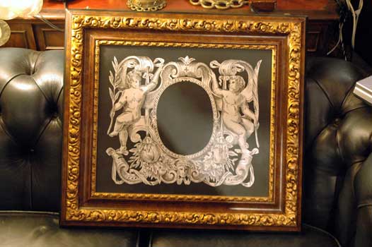 Picture in scagliola, with angels, in black and white, golden frame, SCAGLIOLA